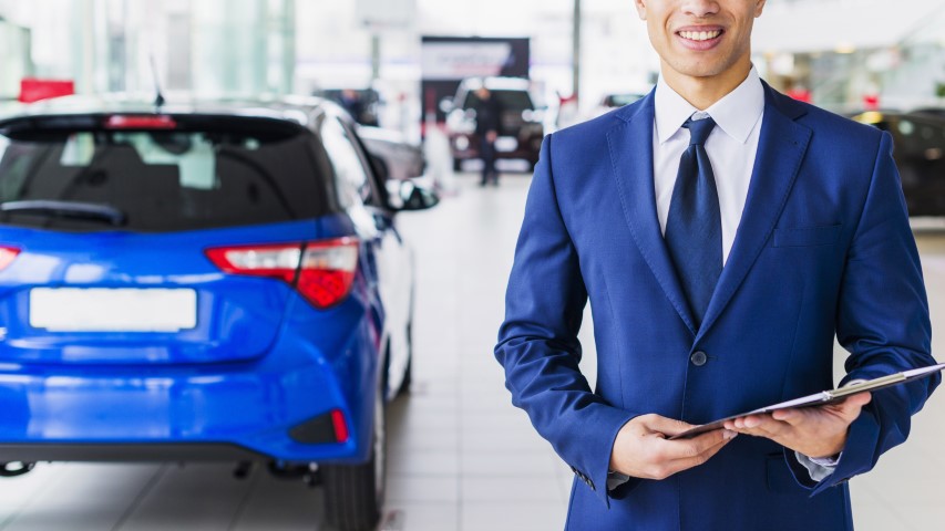 portrait-salesman-car-dealership